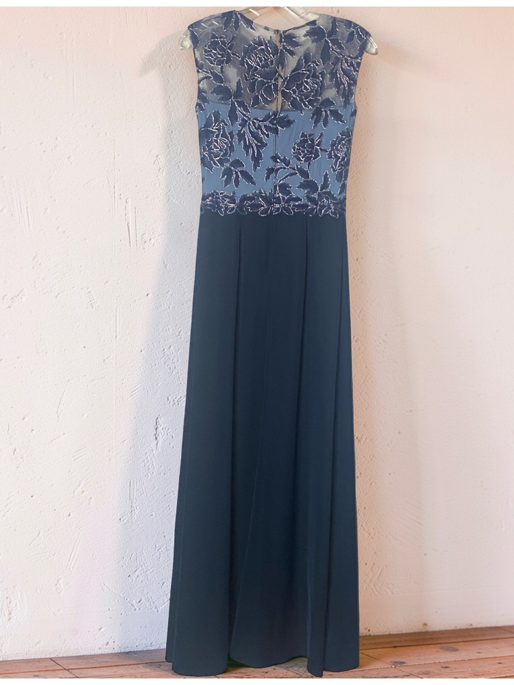 Tadashi Shoji Blue Metallic
Embroidered Formal
Evening Gown size 2